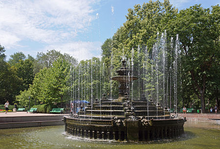 ไฟล์:Chisinau_Stefan_cel_Mare_park_fountain.jpg