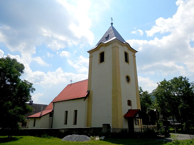 File:ChurchWMPMiklusovce13Slovakia7.jpg