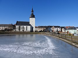 Ort mit Kirche