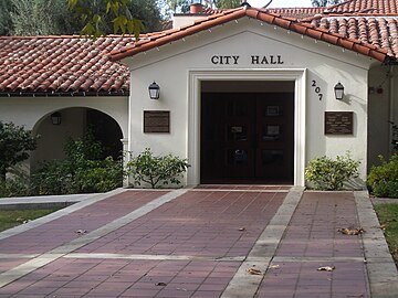 Dosya:Claremont_City_Hall.jpg