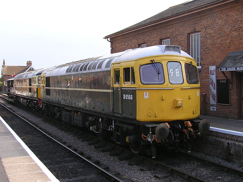 File:Class 33 D6566 & D6575, WSR Bishops Lydeard, WSR 23.4.2011 P4230021 (9972285063).jpg