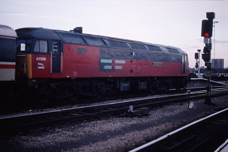 File:Class 47 Brush Type 4 47568 'Royal Logistical Corps Postal & Courier Services' Bristol Temple Meads 6.11.1994 Scans020 (10873724805).jpg