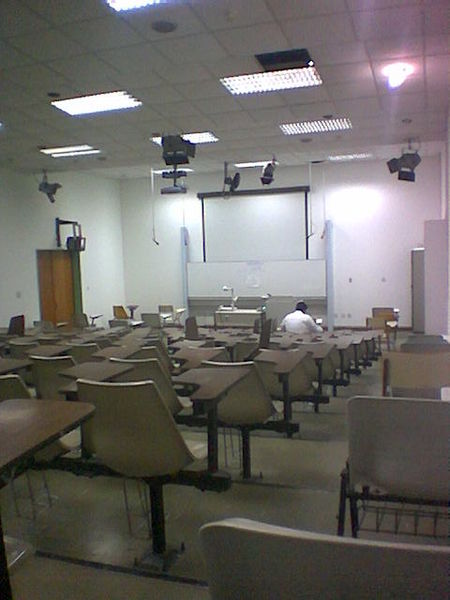 File:Classroom at King Abdulaziz University.jpg