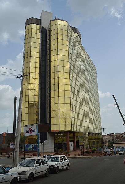 File:Cocoa House, Liebu bye pass, Ibadan.jpg