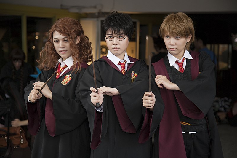 File:Cosplayers of Hermione Granger, Harry Potter and Ron Weasley 20180519b.jpg