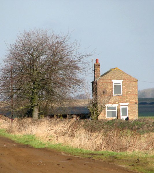 File:Cottage in Black Drove - geograph.org.uk - 1734614.jpg