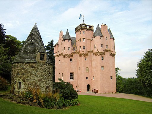 Craigievar Castle - geograph.org.uk - 2051402