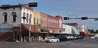 File:Crete, Nebraska Main from 13th 2.JPG (Source: Wikimedia)