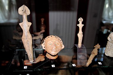 Sculptures et figurines en terre cuite de la culture de Cucuteni-Trypillia