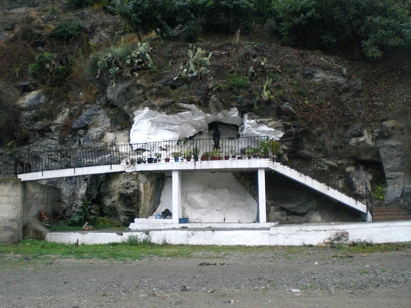 File:Cueva Virgen del Agua.JPG