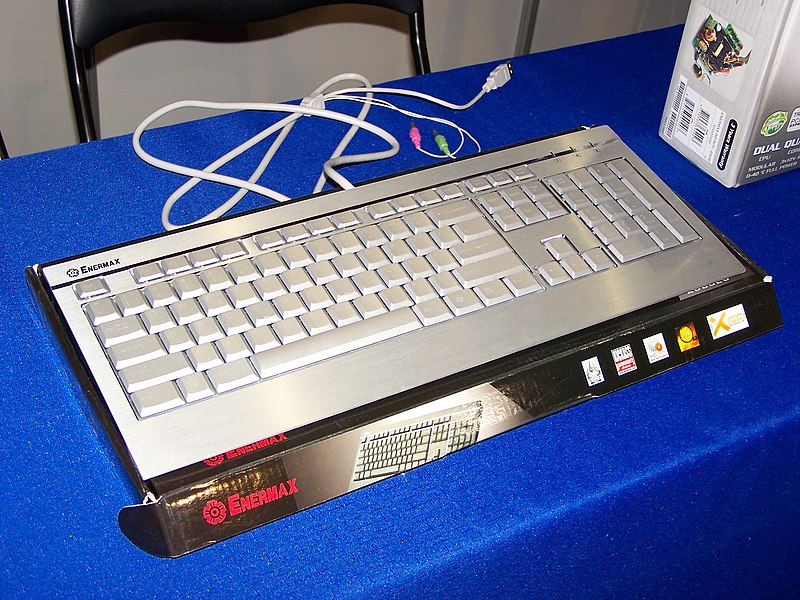 File:Cybermania - Klawiatura Enermax.JPG