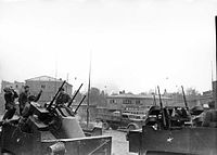 Советские зенитчики на улицах Данцига используют американские ЗСУ M-17  (англ.) (рус. с установкой M-45  (англ.) (рус., март 1945 года.