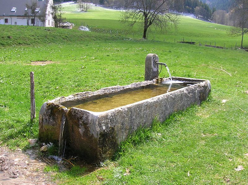 File:De Autrans vers ENS La Molière et Sornin abc6 fontaine.jpg