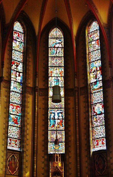 File:Den Haag Elandstraatkerk Innen Chorfenster 2.jpg