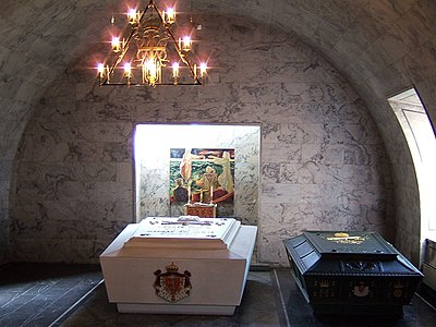 Roonnig Maud já kunâgâs Haakon VII vielgis sarkofag já kunâgâspaarâ Olav V já Märtha ruánáá kisto láá Akershus lane kunâgâslâš mausoleumist Oslost.