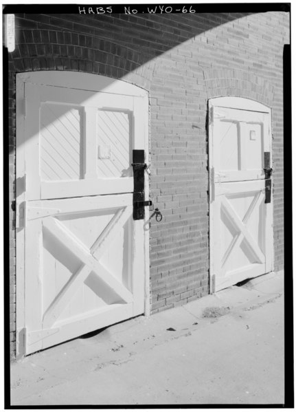 File:Detail of isolation stall doors at rear entrance - Fort David A. Russell, Veterinary Hospital, Third Street and Second Avenue, Cheyenne, Laramie County, WY HABS WYO,11-CHEY,1A-8.tif