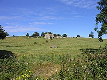 Dolmen و خرابه های یک مزرعه ، در نزدیکی Rathfran - geograph.org.uk - 297673.jpg