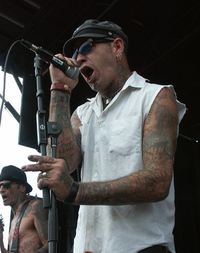 Duane Peters ve The Hunns The Warped Tour'da sahnede