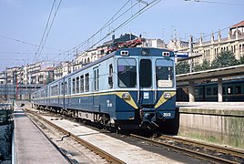 Lau kotxedun 3513 tren unitatea Amara-Donostia geltokian 1988an.