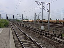 Schnellfahrweiche am südlichen Bahnsteigende des Bahnhofs Bitterfeld