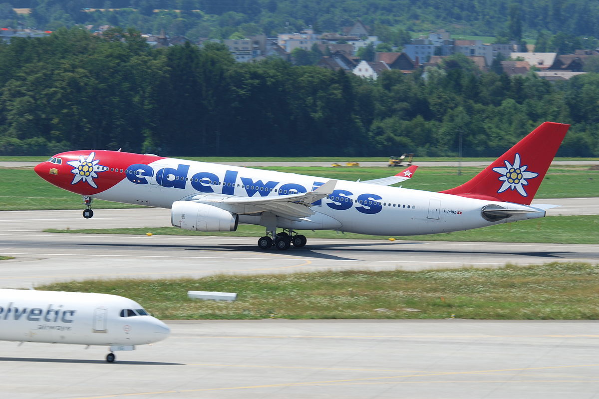 File:Edelweiss Air Airbus A330-200; HB-IQZ@ZRH;16.07.2010 583bg 