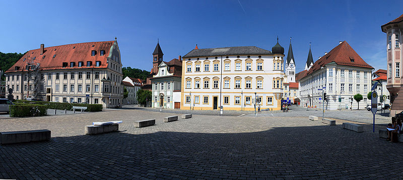 File:Eichstätt Leonrodplatz (20327965493).jpg