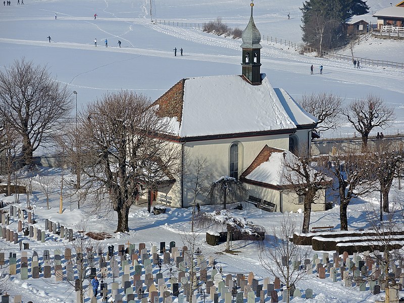File:Einsiedeln - Friedhofskapelle und Friedhof - St. Benediktweg 2013-01-26 13-44-36 (P7000).JPG