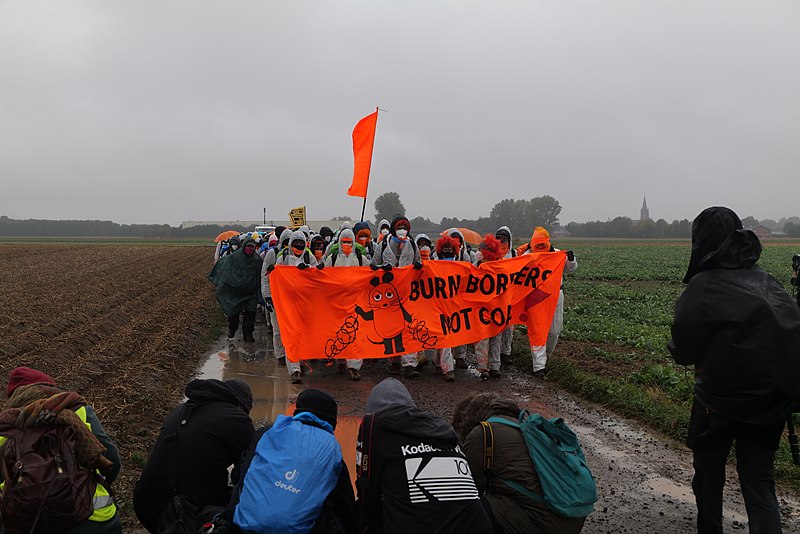 File:Ende Gelände Orange finger 2020-09-26 37.jpg