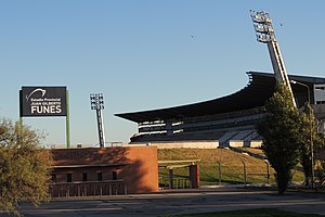 Estadio de fútbol Juan Gilberto Funes (19584984002).jpg