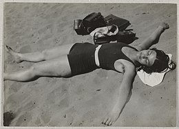 Eva Besnyö 1931.jpg