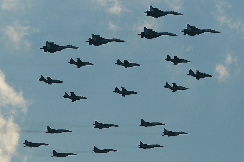 File:Evening 100 formation - Zhukovsky 2012 (8741379845).jpg