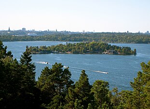 Fjäderholmarna: Fjäderholmarnas äldre historia, Fjäderholmarna idag, Fågelskyddsområde