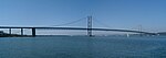 Forth Road Bridge mit Zufahrtsrampen und Pfeilern