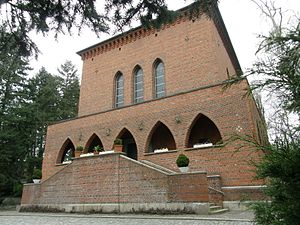 Friedhof Heerstraße: Geografische Lage, Friedhofsanlage, Trauerhalle