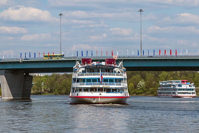 File:Georgiy Zhukov in Khimki Reservoir 2016-05-07 15.JPG