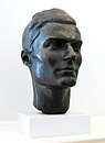 Photographie en couleurs du buste de Claus von Stauffenberg