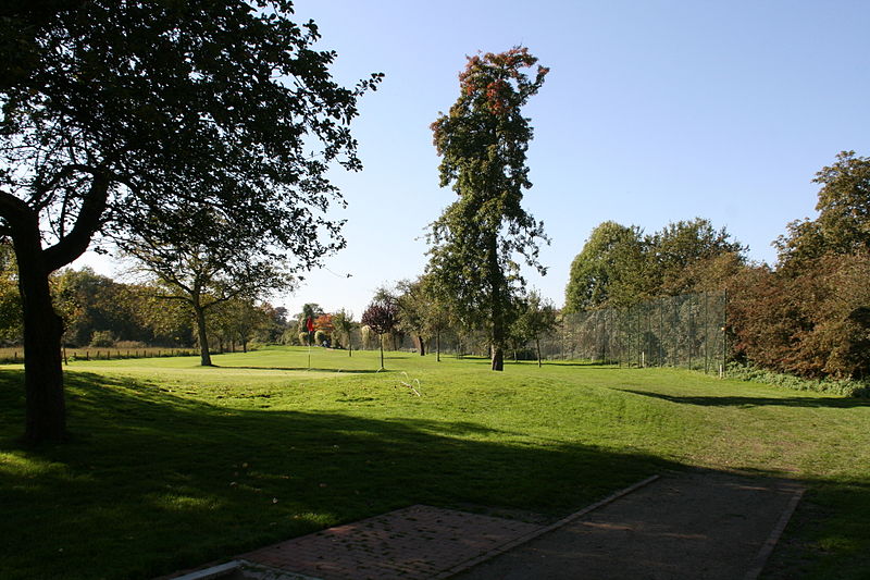 File:Herten Westerholt - Schlossstraße - Schloss - Golfclub 03 ies.jpg