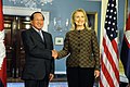 La Secretaria de Estado Hillary Clinton con el Ministro de Relaciones Exteriores Hor Namhong en el Departamento de Estado, Washington, D.C.