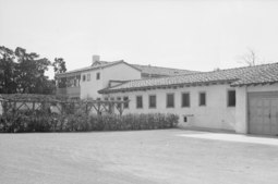 In 1844, Juan Temple built the Casa de los Cerritos, the oldest building in Long Beach, in a Monterey Colonial style. Historic American Buildings Survey, Photographed by Daniel Cathcart, March 8th, 1934. GENERAL VIEW OF NORTH SIDE - Casa de los Cerritos, 4600 American Avenue, Long Beach, Los HABS CAL,19-LONGBN,1-8 (cropped).tif