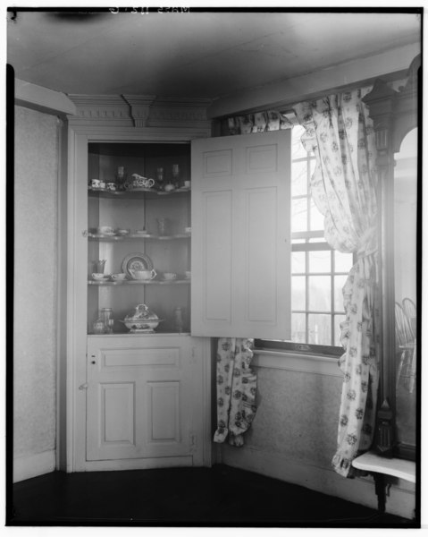 File:Historic American Buildings Survey Arthur C. Haskell, Photographer April, 1934. (g) Int- Detail corner cupboard, S.E. Parlor. - Reverend Aaron Bascom House, Middlefield Road, HABS MASS,7-CHES,1-5.tif