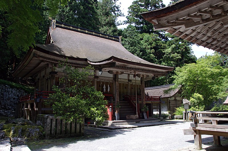 File:Hiyoshi-taisha usagu-honden01nt3200.jpg