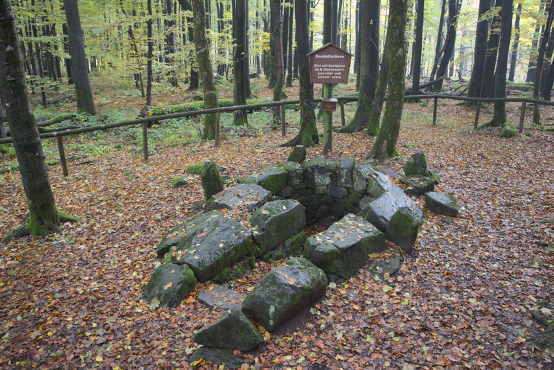 File:Hoher Vogelsberg Taufstein NR 81424 Bonifatiusborn.png