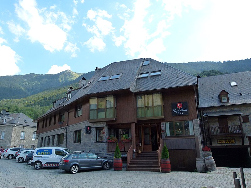 File:Hotel Gran Chalet - Betren - P1040143.jpg