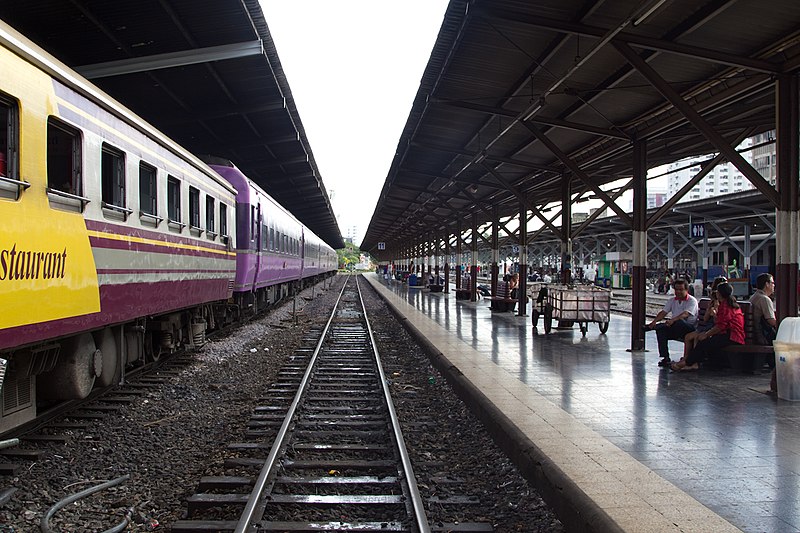 File:Hualamphong Train Station, central Bangkok. (6032442112).jpg