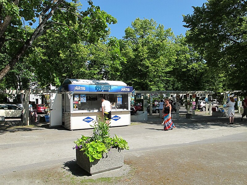 File:Ice-cream selling in Valli park.jpg