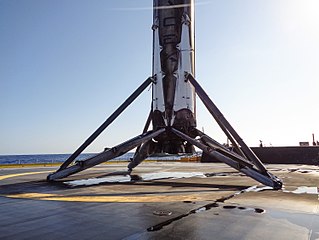 JCSAT-14 premier étage sur droneship (26820652856).jpg