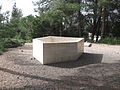 Memorial a l'última supervivent de l'Holocaust, que van caure en la Guerra de 1948