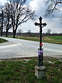English: Wayside cross at the village of Jižná, Jindřichův Hradec District, Czech Republic. Čeština: Křížek u vsi Jižná v okrese Jindřichův Hradec.