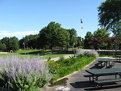 中村的瞻博谷公園（英语：Juniper Valley Park）。