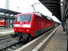 Intercity mit Baureihe 120 in Kaiserslautern Hbf auf dem Weg nach Saarbrücken